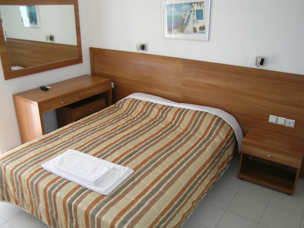 Kamares Apartments Εε Poros Town Rum bild