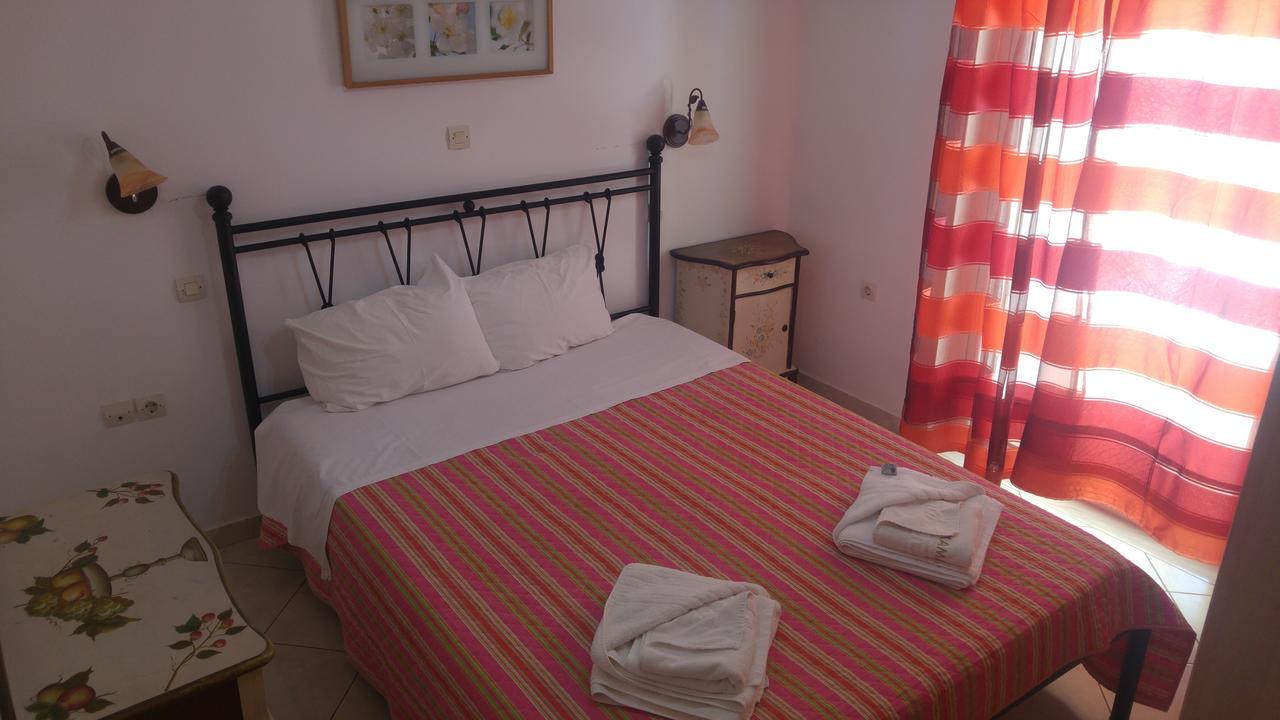 Kamares Apartments Εε Poros Town Exteriör bild